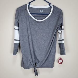 SO Gray white 3/4 sleeve tie waist‎ top